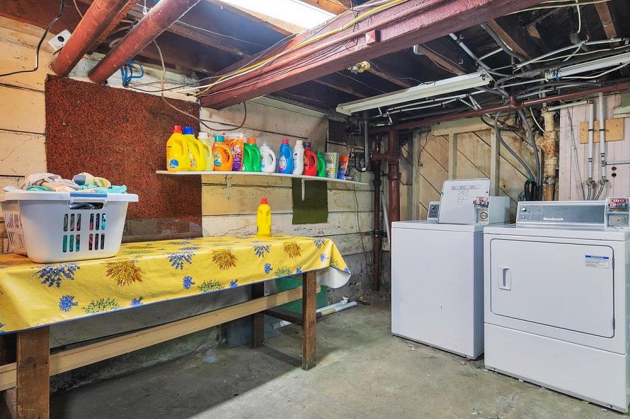 482 W 17th Avenue Vancouver, BC - 37