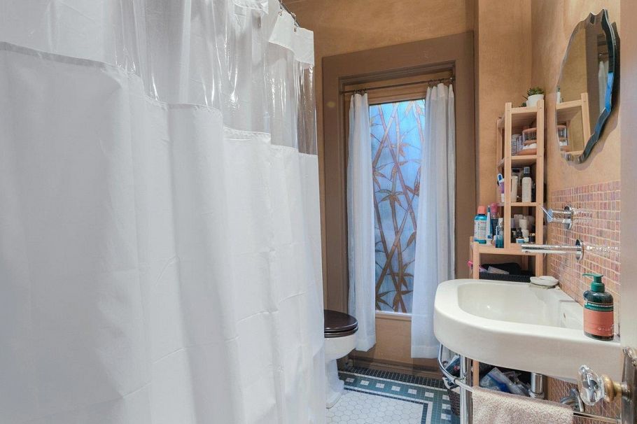 482 W 17th Avenue Vancouver, BC - 10