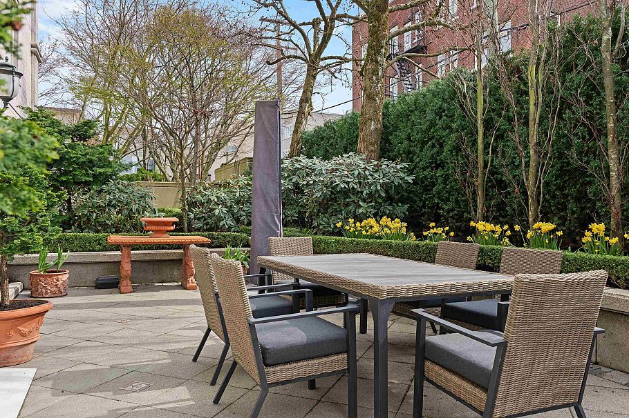 1B 1596 W 14th Avenue Vancouver, BC - 32