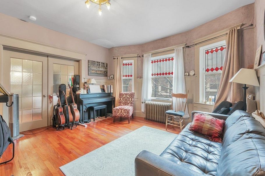 482 W 17th Avenue Vancouver, BC - 5