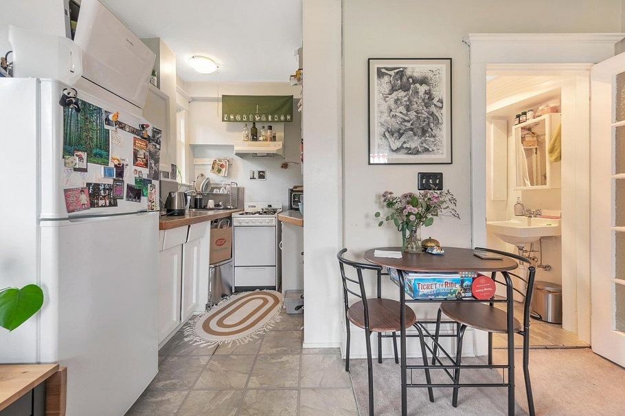 482 W 17th Avenue Vancouver, BC - 20