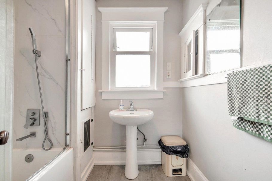 482 W 17th Avenue Vancouver, BC - 16