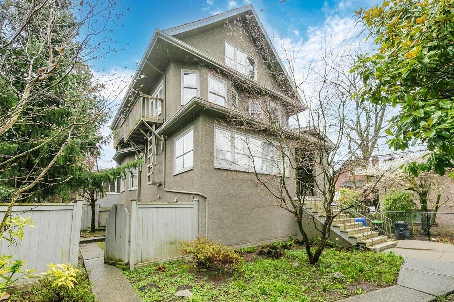 482 W 17th Avenue Vancouver, BC - 2