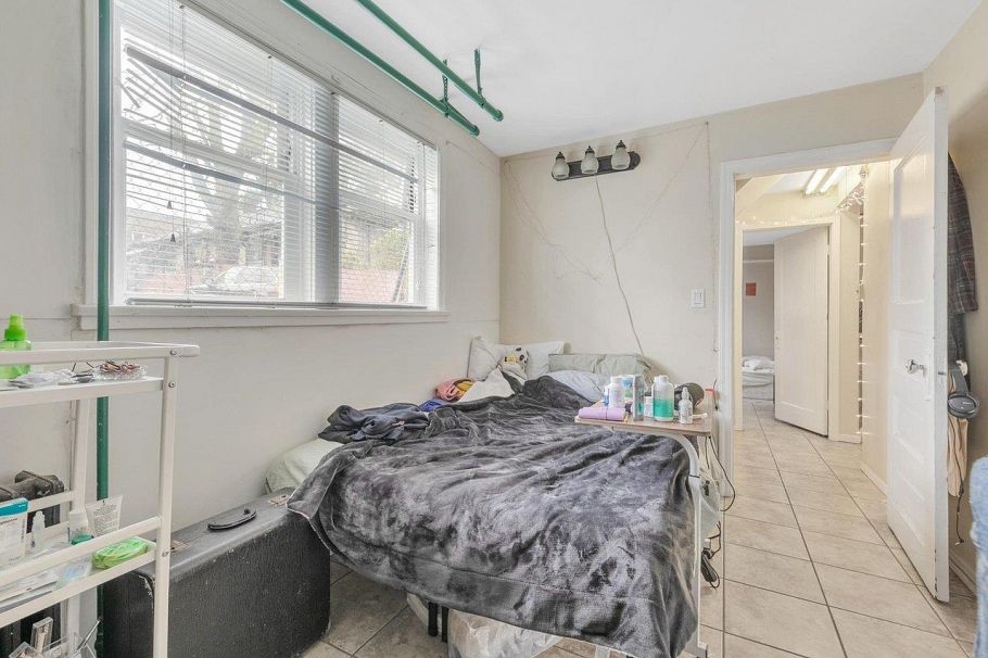 482 W 17th Avenue Vancouver, BC - 32