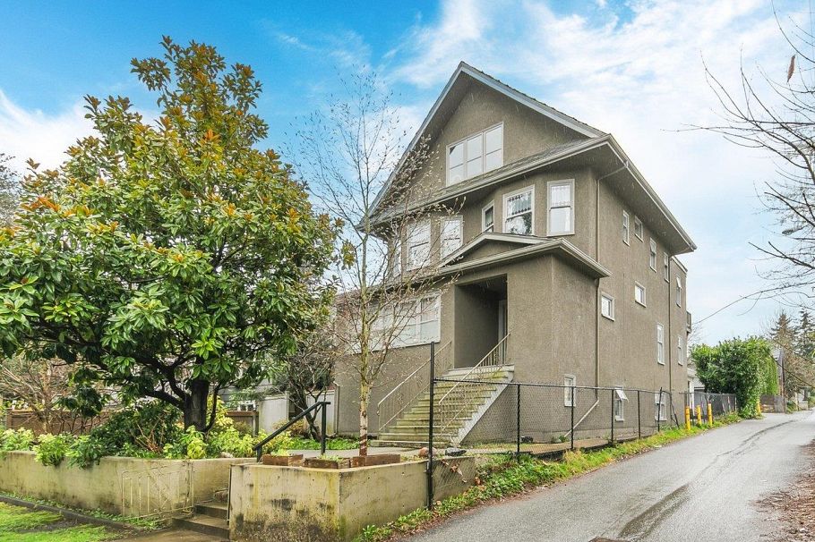 482 W 17th Avenue Vancouver, BC - 1