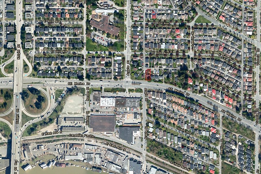 1727 SE Marine Drive Vancouver, BC - 1