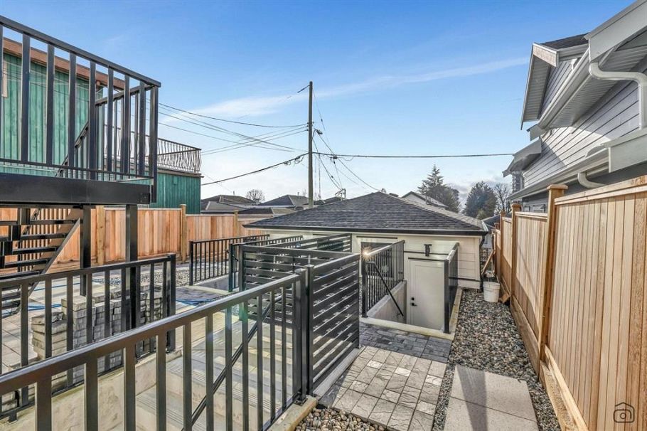 718 E 62nd Avenue Vancouver, BC - 20