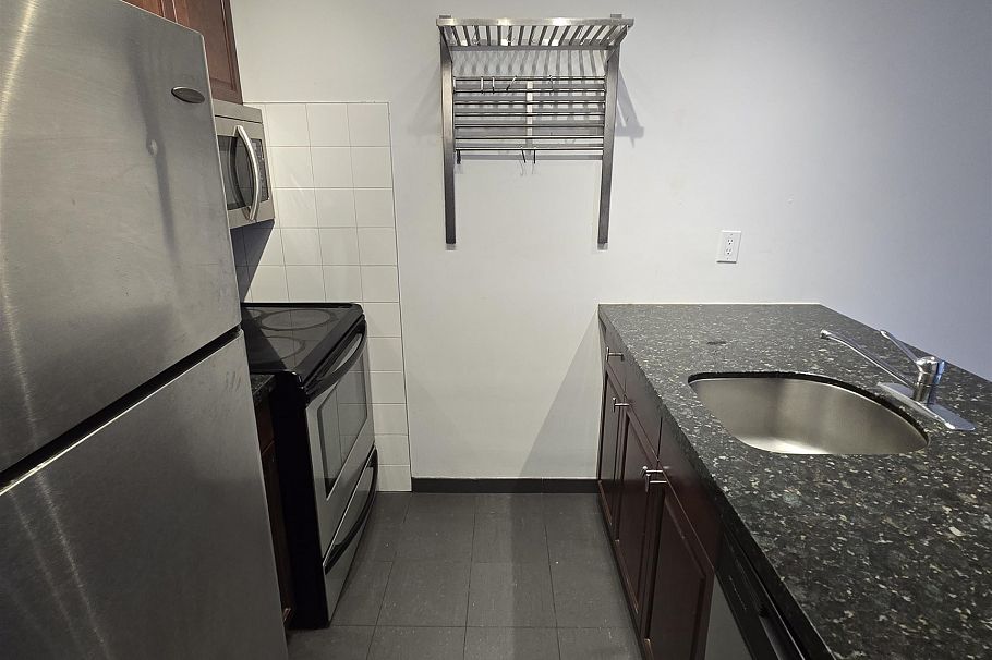 302 921 Thurlow Street Vancouver, BC - 15