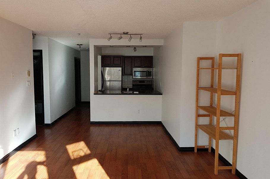 302 921 Thurlow Street Vancouver, BC - 2