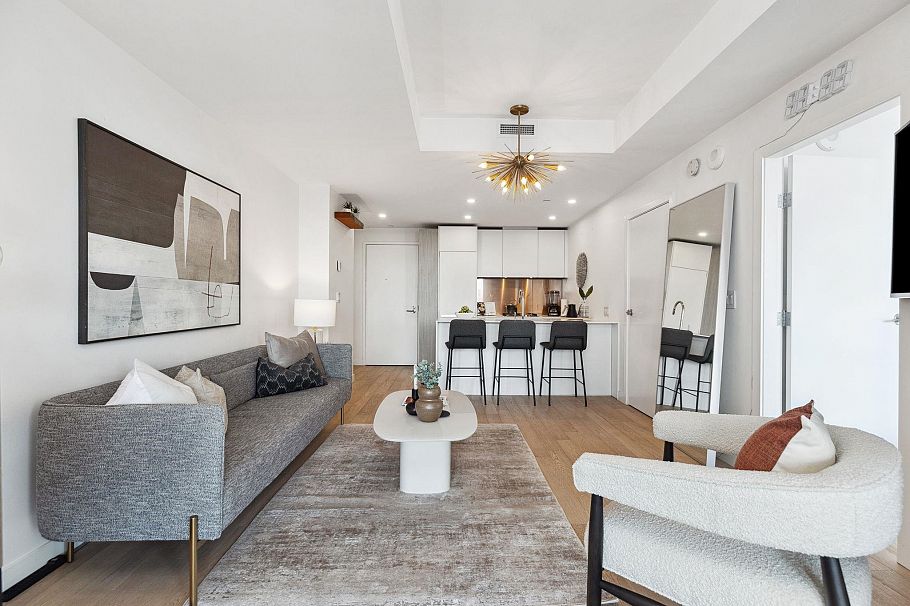 3809 1480 Howe Street Vancouver, BC - 4