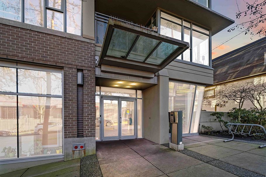 307 2520 Manitoba Street Vancouver, BC - 4