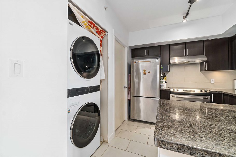 307 2520 Manitoba Street Vancouver, BC - 25