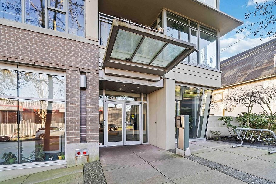 307 2520 Manitoba Street Vancouver, BC - 5