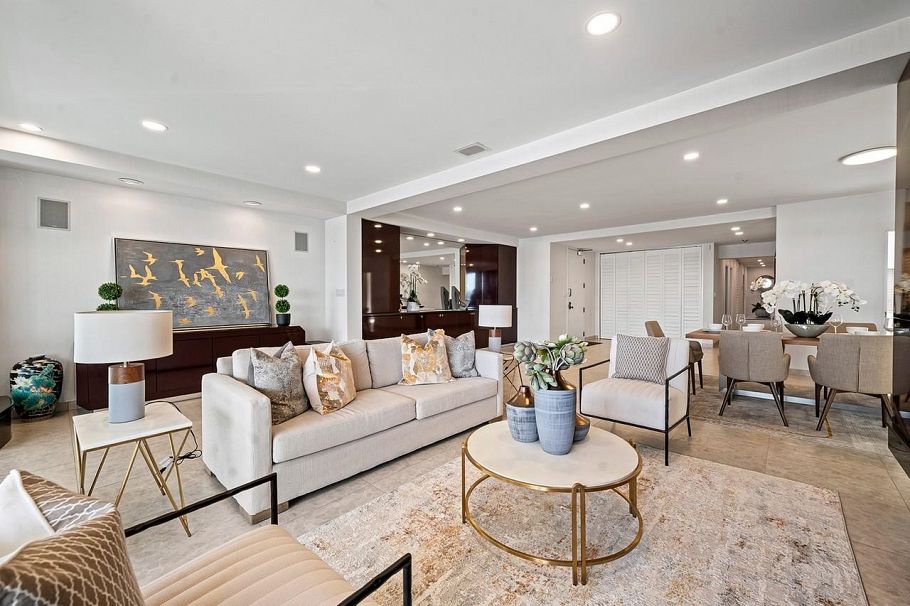 401 2015 Beach Avenue Vancouver, BC - 1