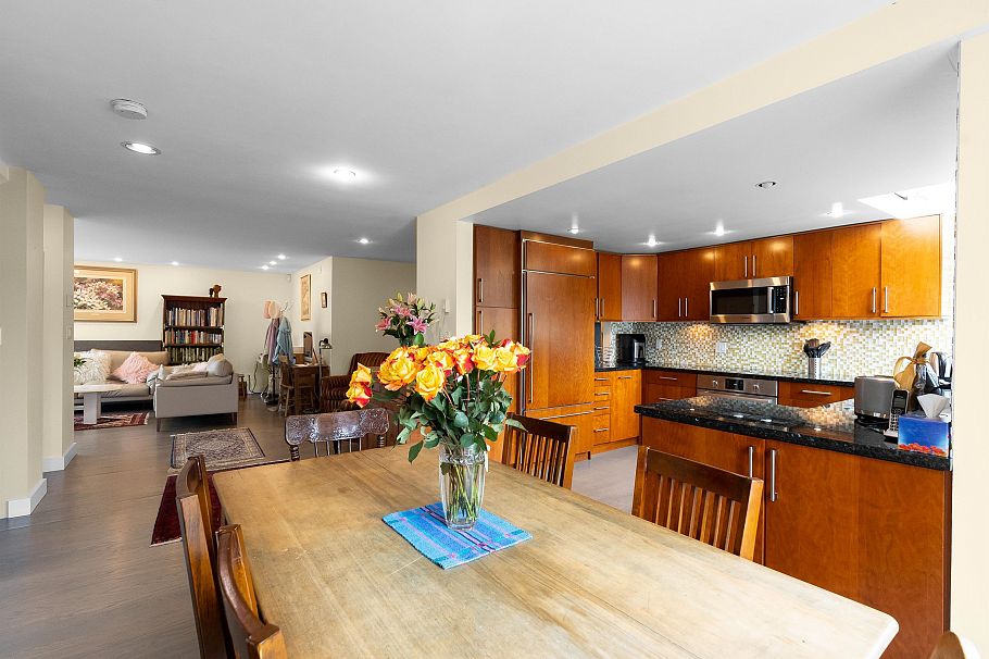 1596 Island Park Walk Vancouver, BC - 3