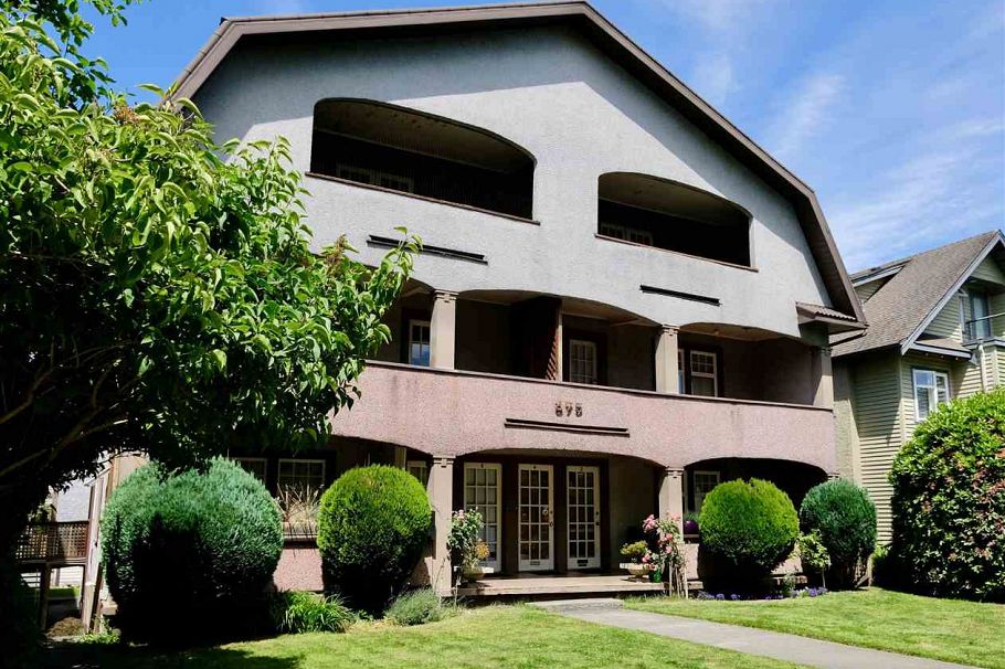 875 W 14th Avenue Vancouver, BC - 3
