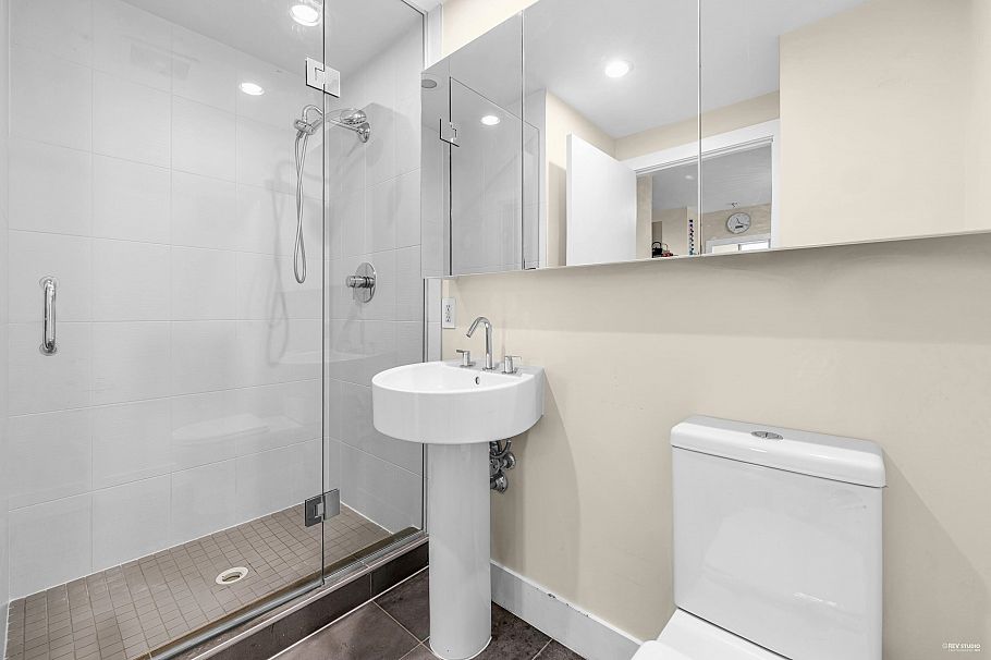 2002 565 Smithe Street Vancouver, BC - 18