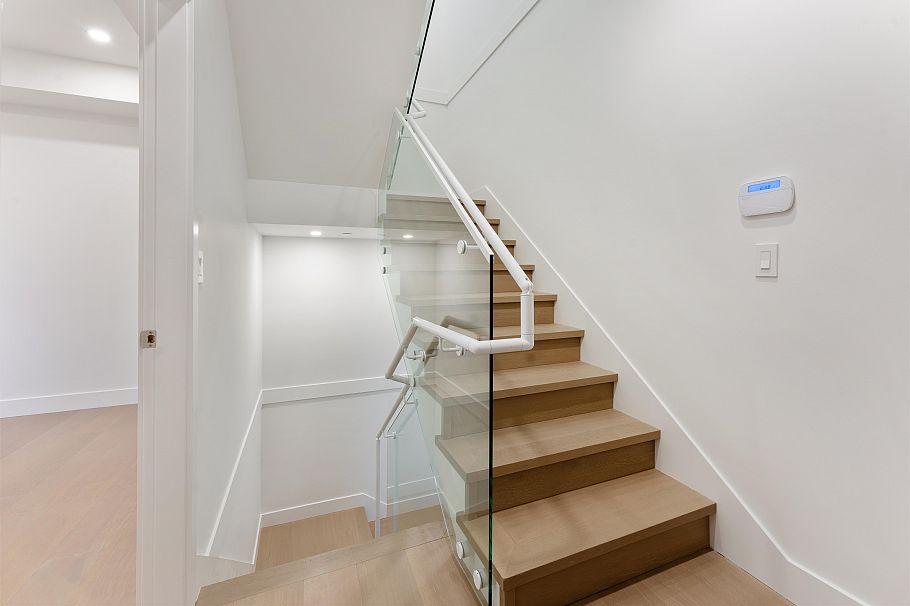 2 2241 E 8th Avenue Vancouver, BC - 14