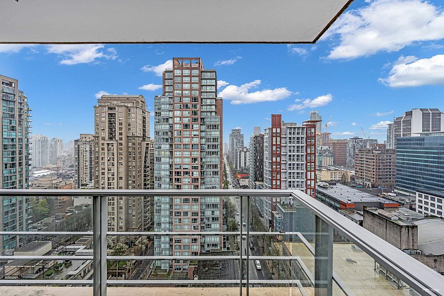 2002 565 Smithe Street Vancouver, BC - 24