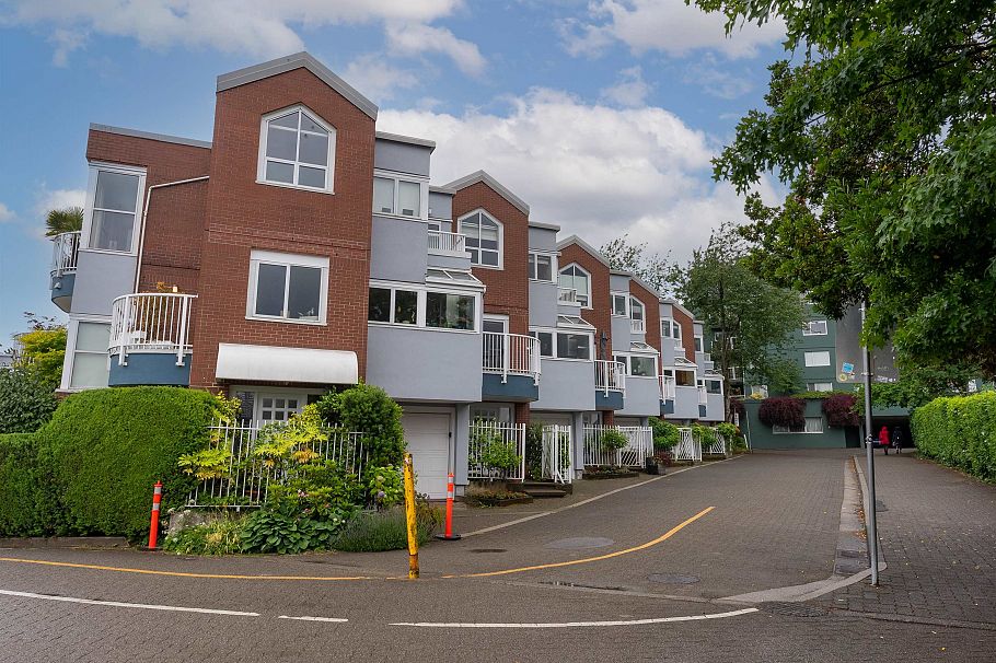 1596 Island Park Walk Vancouver, BC - 25