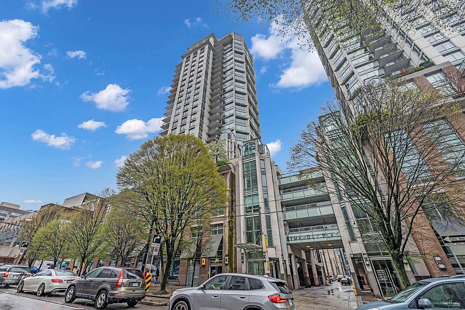 2002 565 Smithe Street Vancouver, BC - 2