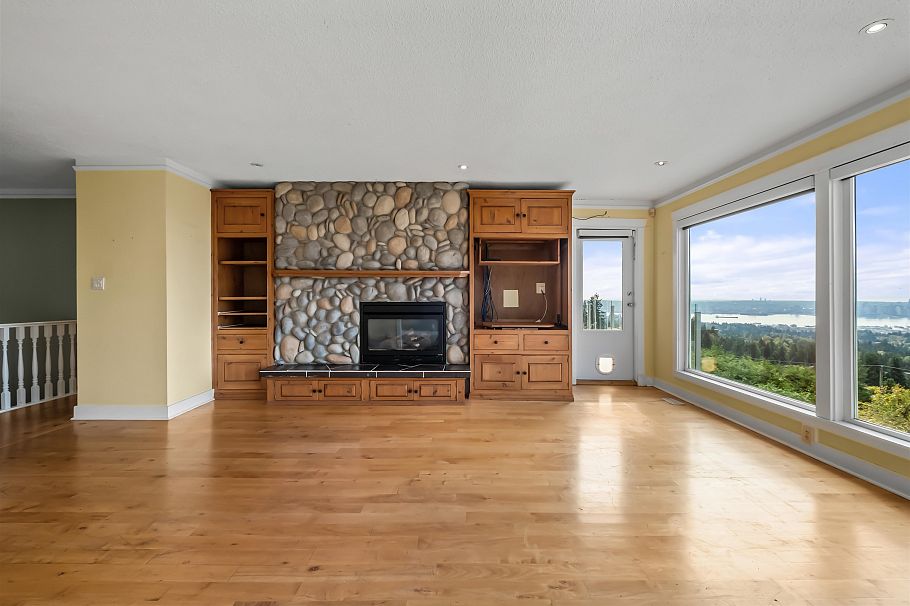 353 Newdale Court North Vancouver, BC - 6