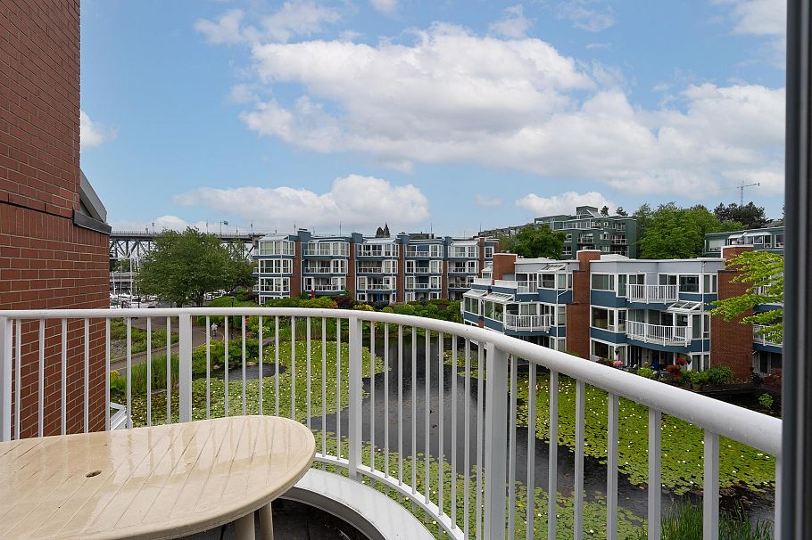 1596 Island Park Walk Vancouver, BC - 15