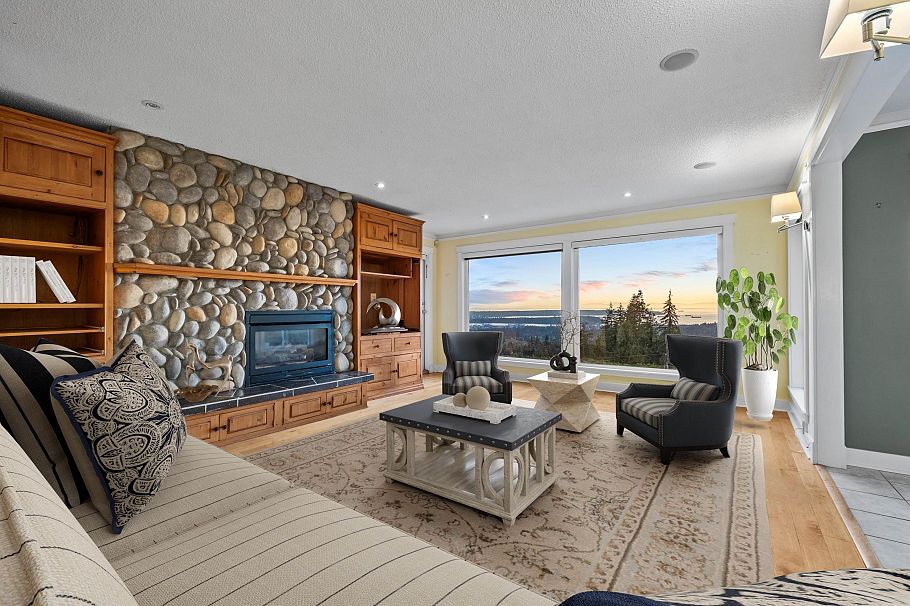 353 Newdale Court North Vancouver, BC - 3