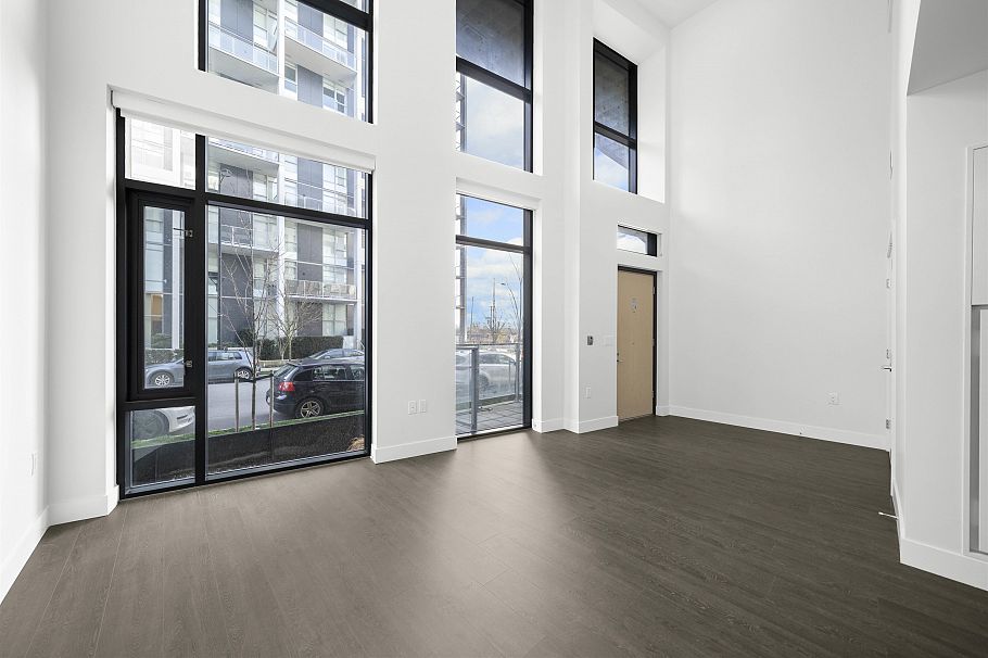 8577 Rivergrass Drive Vancouver, BC - 1