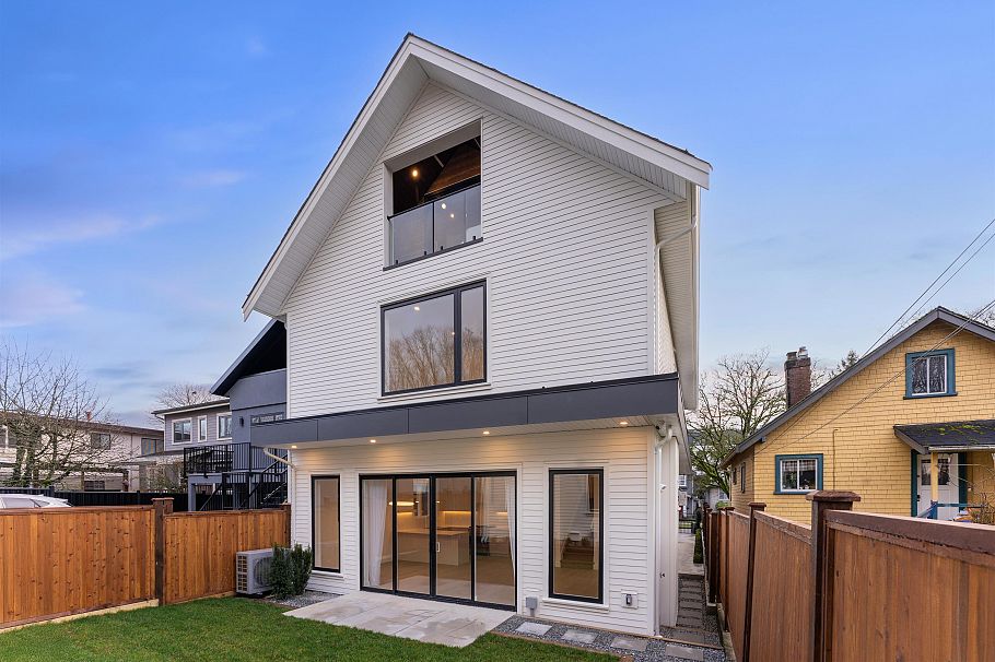 2 2241 E 8th Avenue Vancouver, BC - 13