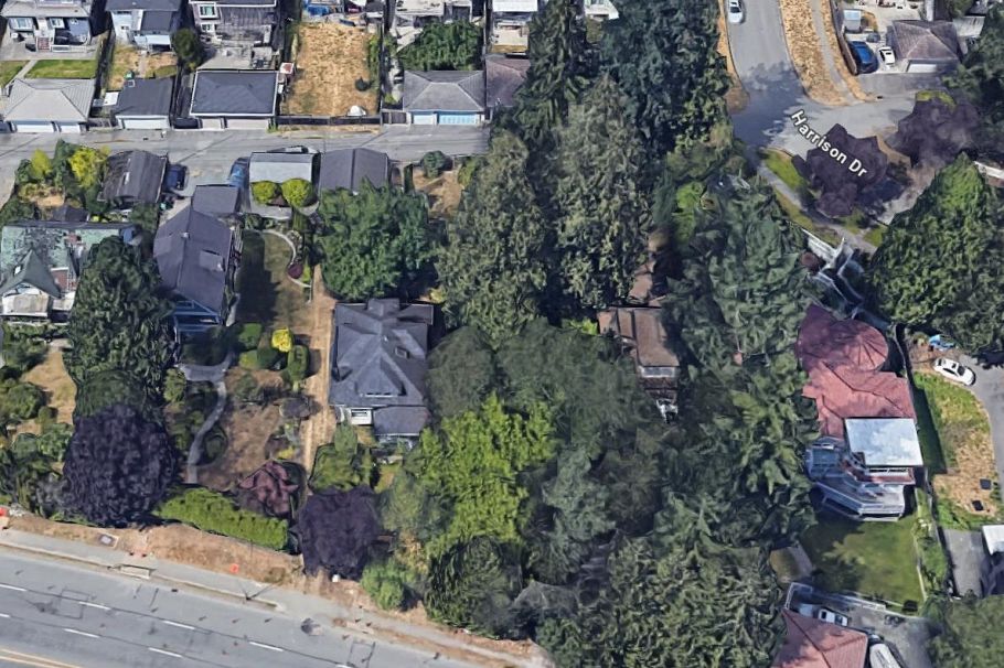 1807 SE Marine Drive Vancouver, BC - 3