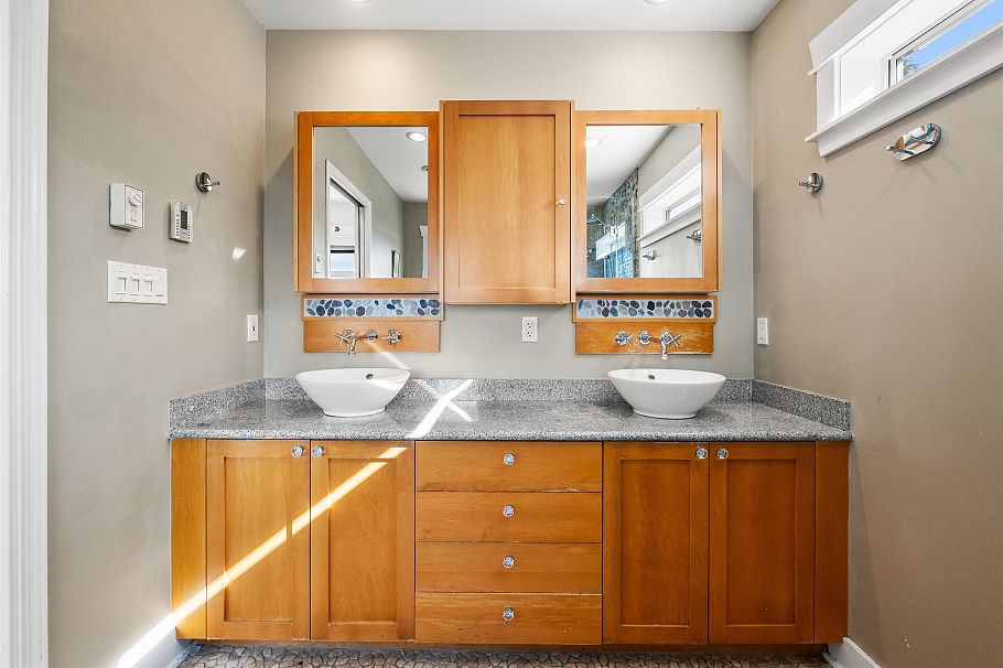 353 Newdale Court North Vancouver, BC - 24