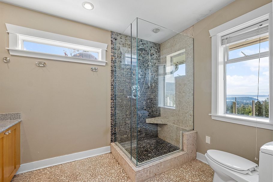 353 Newdale Court North Vancouver, BC - 25