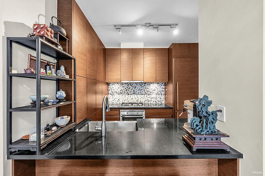 2002 565 Smithe Street Vancouver, BC - 11