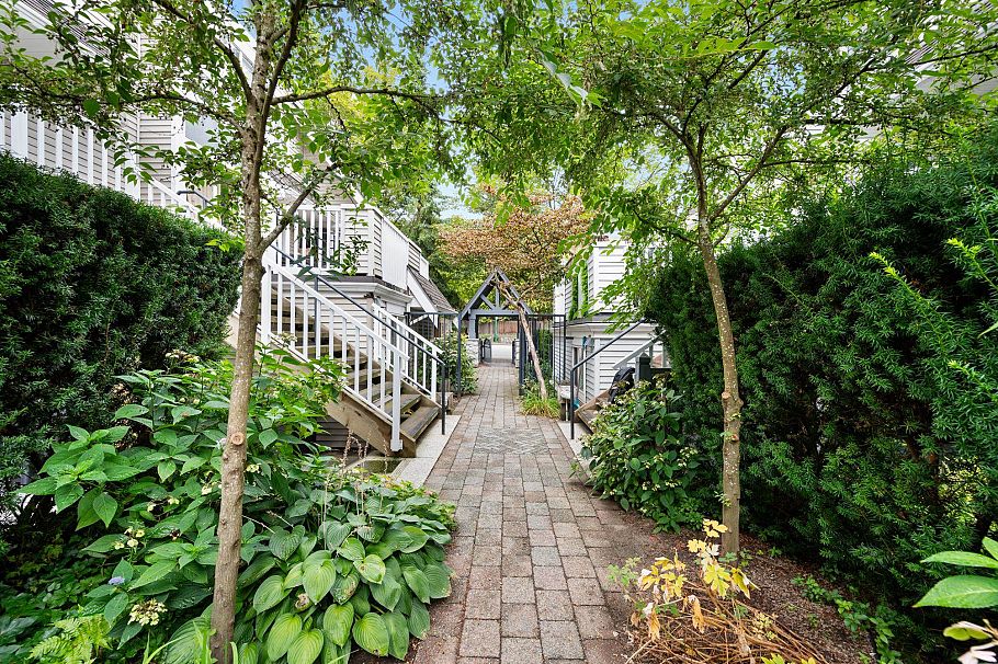 15 1005 Lynn Valley Road North Vancouver, BC - 2