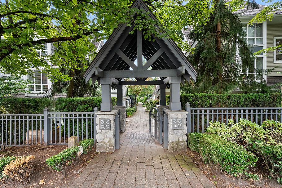 15 1005 Lynn Valley Road North Vancouver, BC - 1