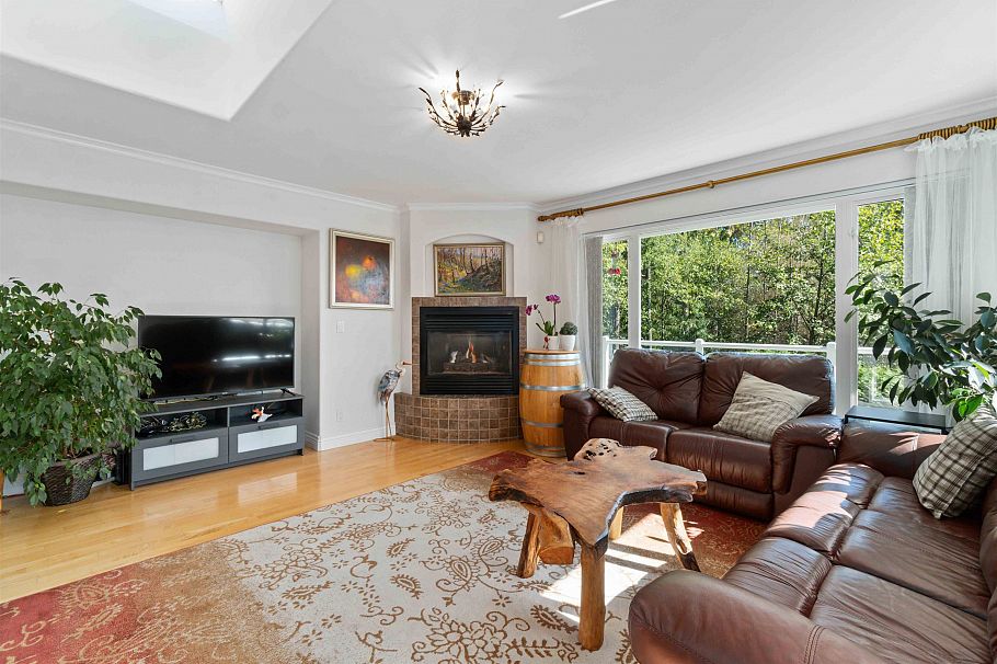 3866 Michener Way North Vancouver, BC - 9