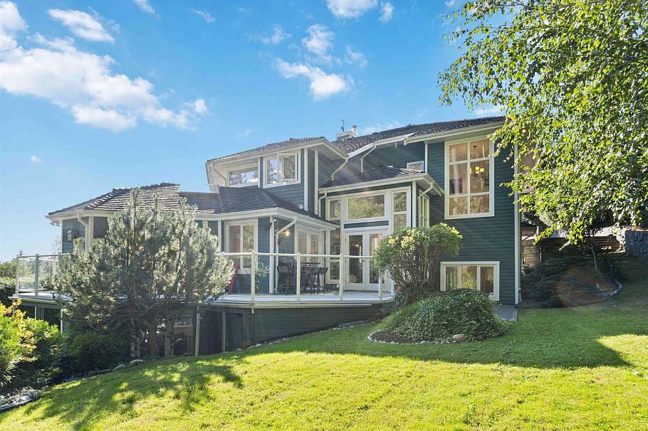 3866 Michener Way North Vancouver, BC - 2