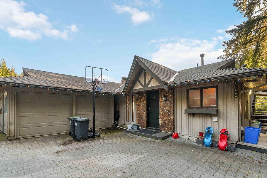 5189 Madeira Court North Vancouver, BC - 1