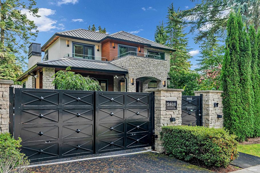 5808 Crown Street Vancouver, BC - 2