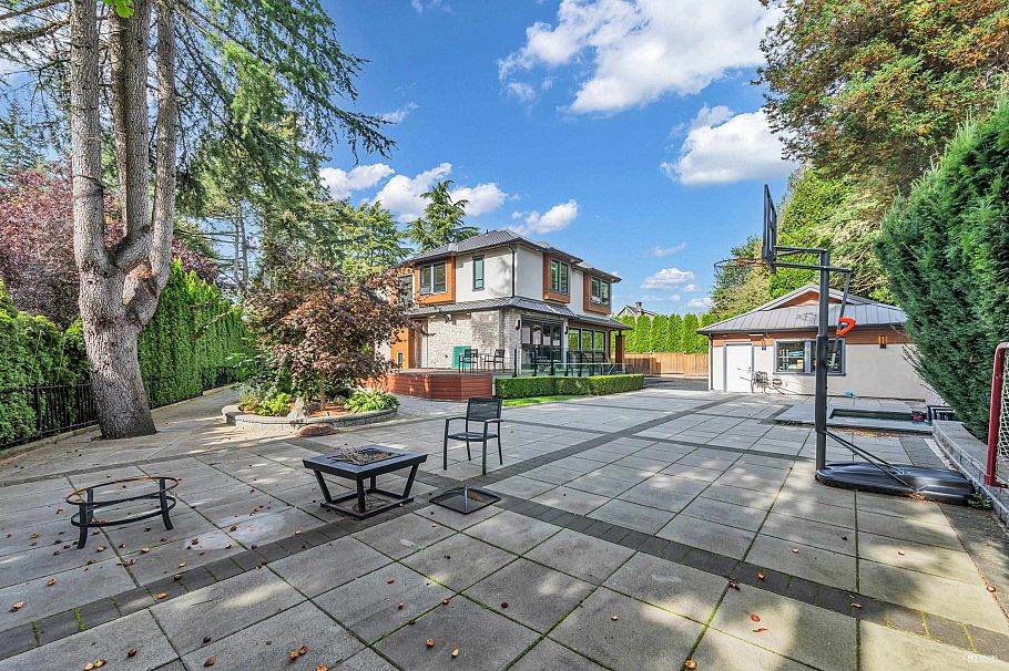 5808 Crown Street Vancouver, BC - 5