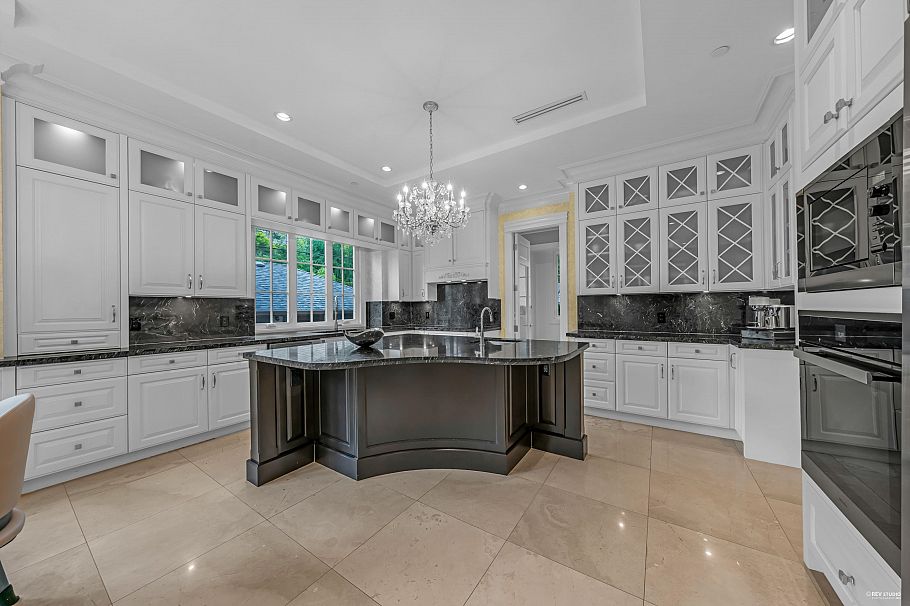 6011 Adera Street Vancouver, BC - 11