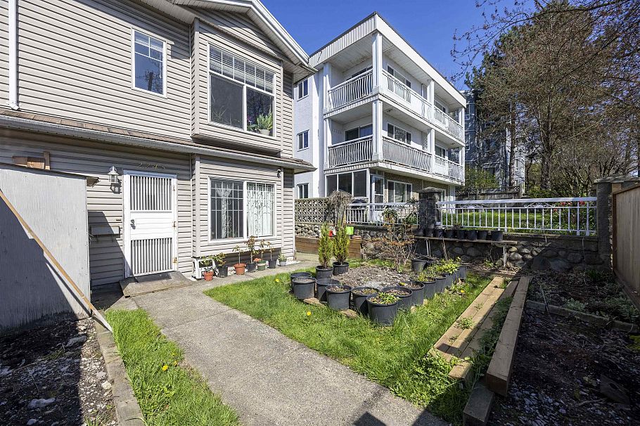 2245 Dundas Street Vancouver, BC - 3