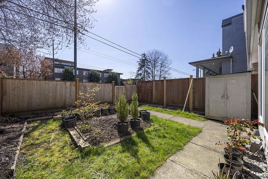 2245 Dundas Street Vancouver, BC - 4