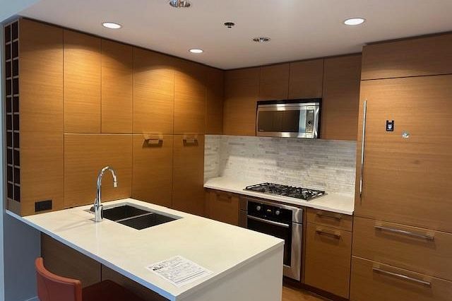 301 5868 Agronomy Road Vancouver, BC - 4