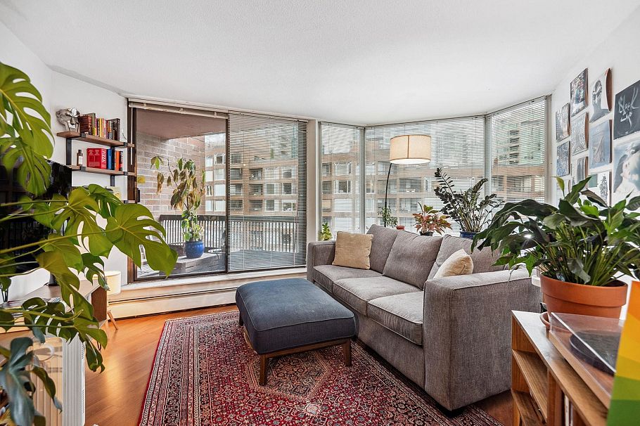 615 1330 Burrard Street Vancouver, BC - 2