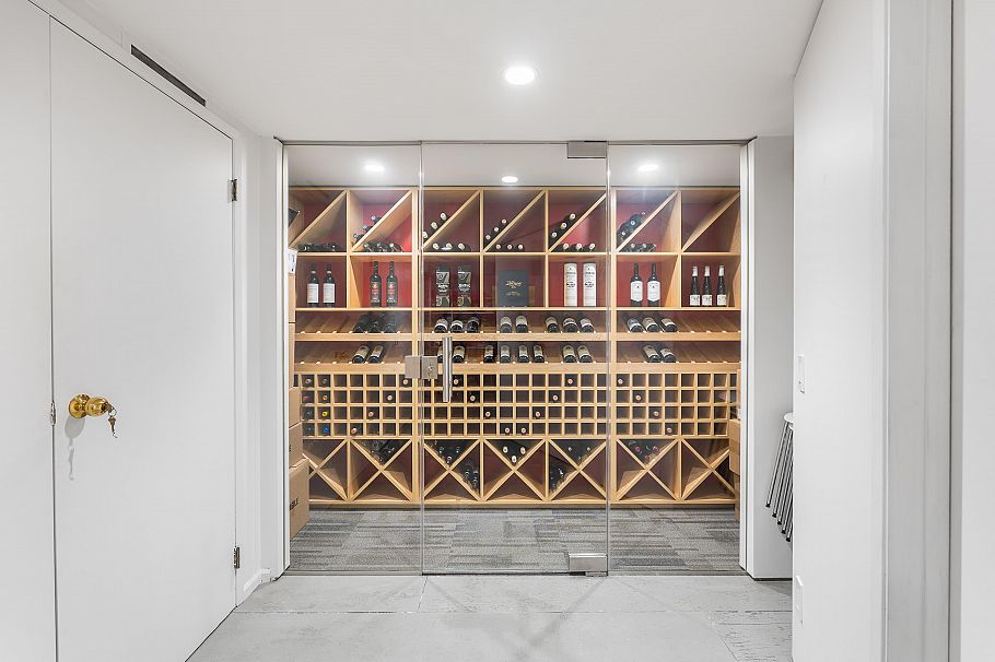 1299 W 57th Avenue Vancouver, BC - 25