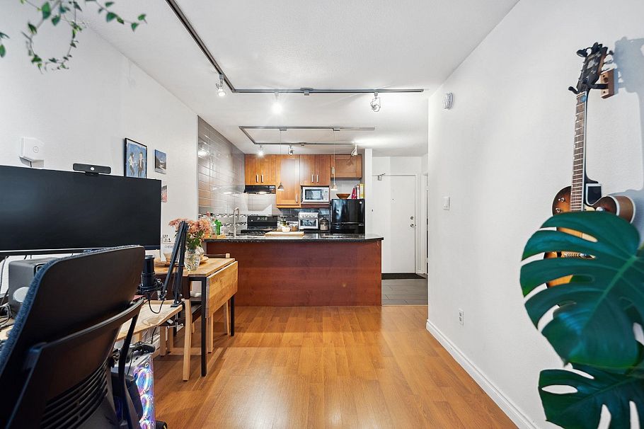 615 1330 Burrard Street Vancouver, BC - 4