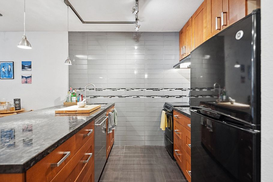 615 1330 Burrard Street Vancouver, BC - 1