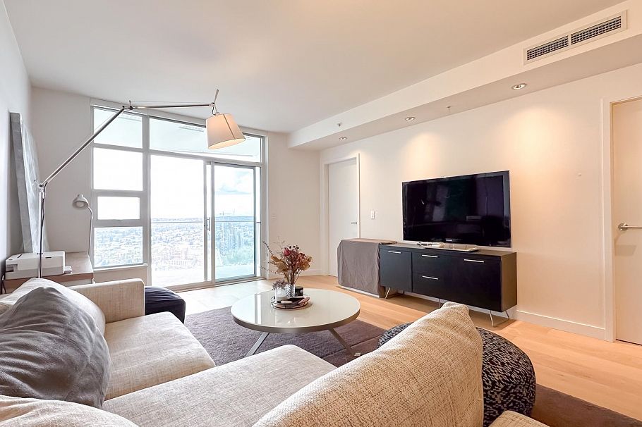 4209 1289 Hornby Street Vancouver, BC - 2